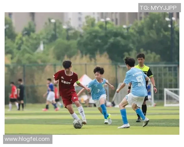 足球星光闪耀绿茵赛场群星逐梦展现激情与荣耀瞬间 足球星光闪耀绿茵赛场群星逐梦展现激情与荣耀瞬间